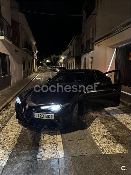 Negro Usado 2020 Alfa Romeo Giulia Quadrifoglio Berlina | 56.999 € (Precio justo) - Imagen 1/4