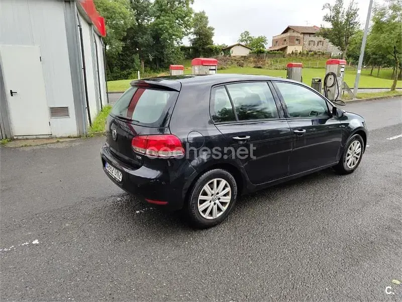 Usado VW Golf VI 105 CV (77 kW) 2009 Negro Utilitario
