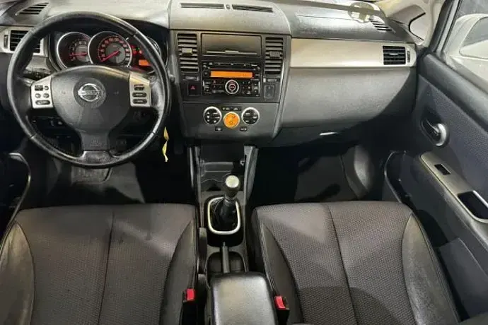 Usado Nissan Tiida Tekna 106 CV (77 kW) 2009 Plateado Utilitario