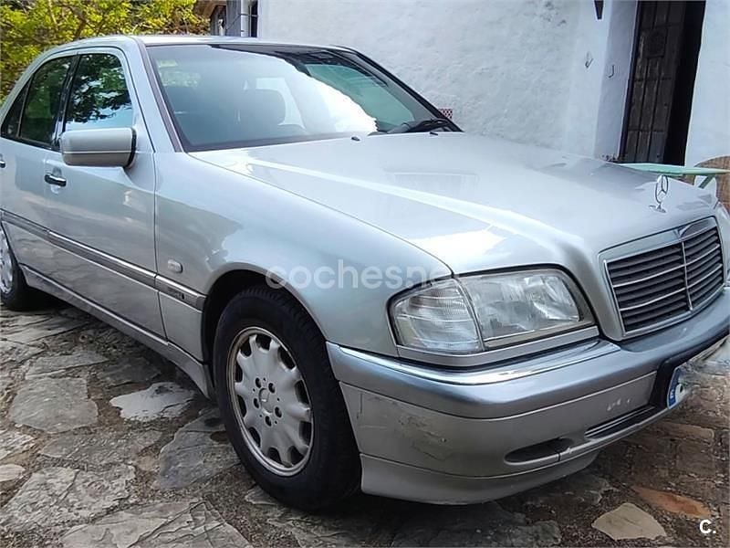 Usado Mercedes C180 Elegance 122 CV (89 kW) 1998 Blanco Berlina
