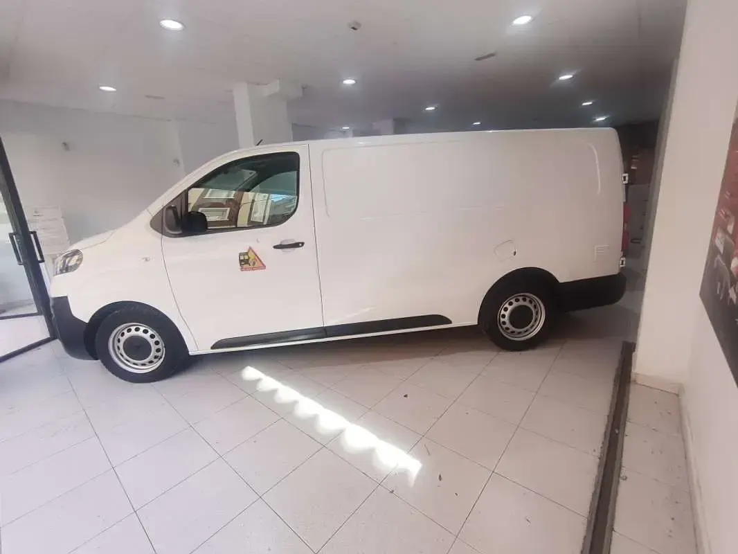 Usado Opel Vivaro 102 CV (75 kW) 2020 Blanco Monovolumen