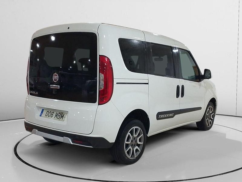 Używany Fiat Doblò Trekking 120 KM (88 kW) 2022 Biały Minivan