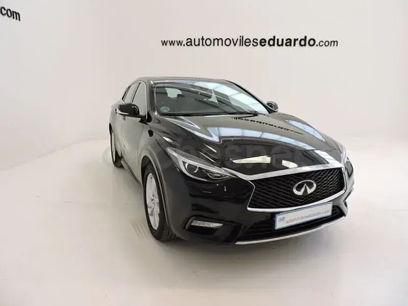 Usado Infiniti Q30 Premium 156 CV (114 kW) 2018 Negro Berlina