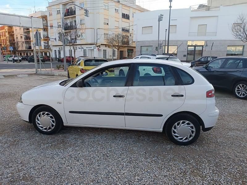 Usado Seat Ibiza Sport 75 CV (55 kW) 2004 Blanco Utilitario