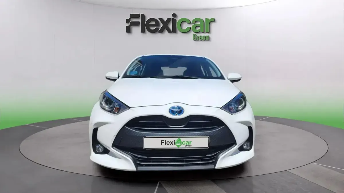Usado Toyota Yaris Hybrid Style 116 CV (85 kW) 2025 Blanco Berlina