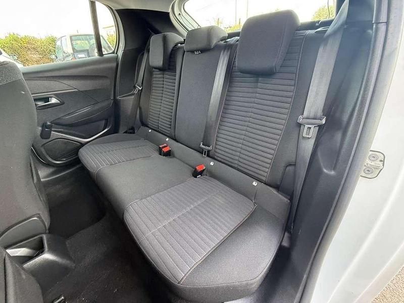 Usado Peugeot 208 Active 102 CV (75 kW) 2021 Blanco Utilitario