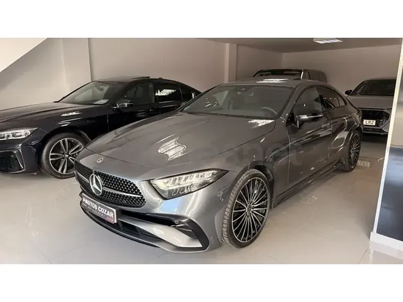 Usado Mercedes CLS300 265 CV (194 kW) 2023 Gris / plata Berlina