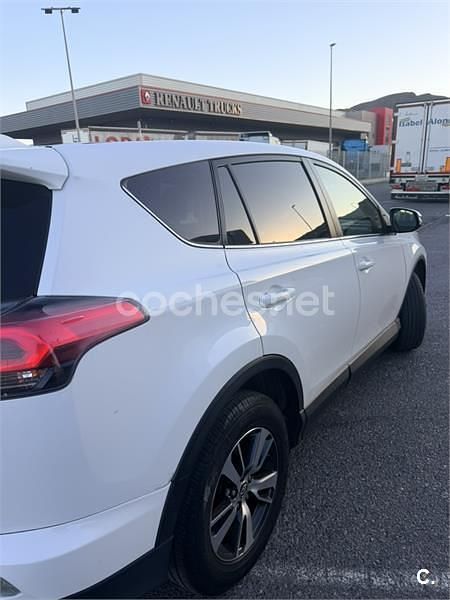 Usado Toyota RAV4 Business Edition 143 CV (105 kW) 2017 Blanco SUV