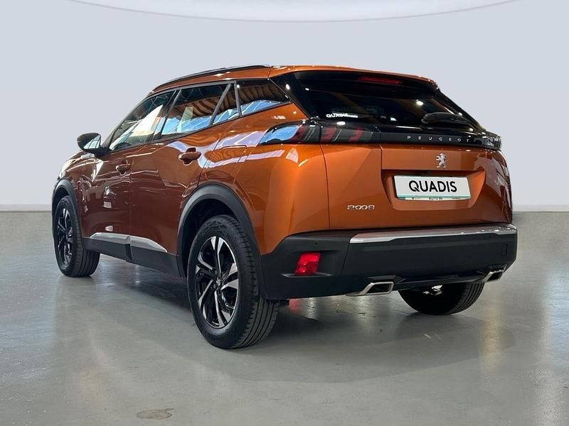 Usado Peugeot 2008 Allure 131 CV (96 kW) 2022 Naranja SUV