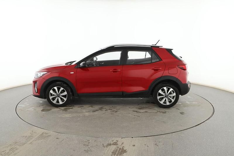 Usado Kia Stonic 101 HP (74 kW) 2023 Vermelho SUV