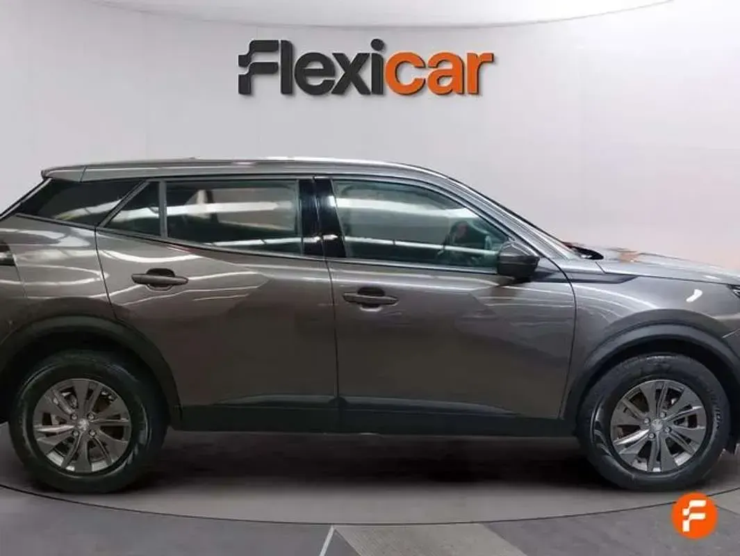 Usado Peugeot 2008 Active 110 CV (80 kW) 2021 Gris SUV