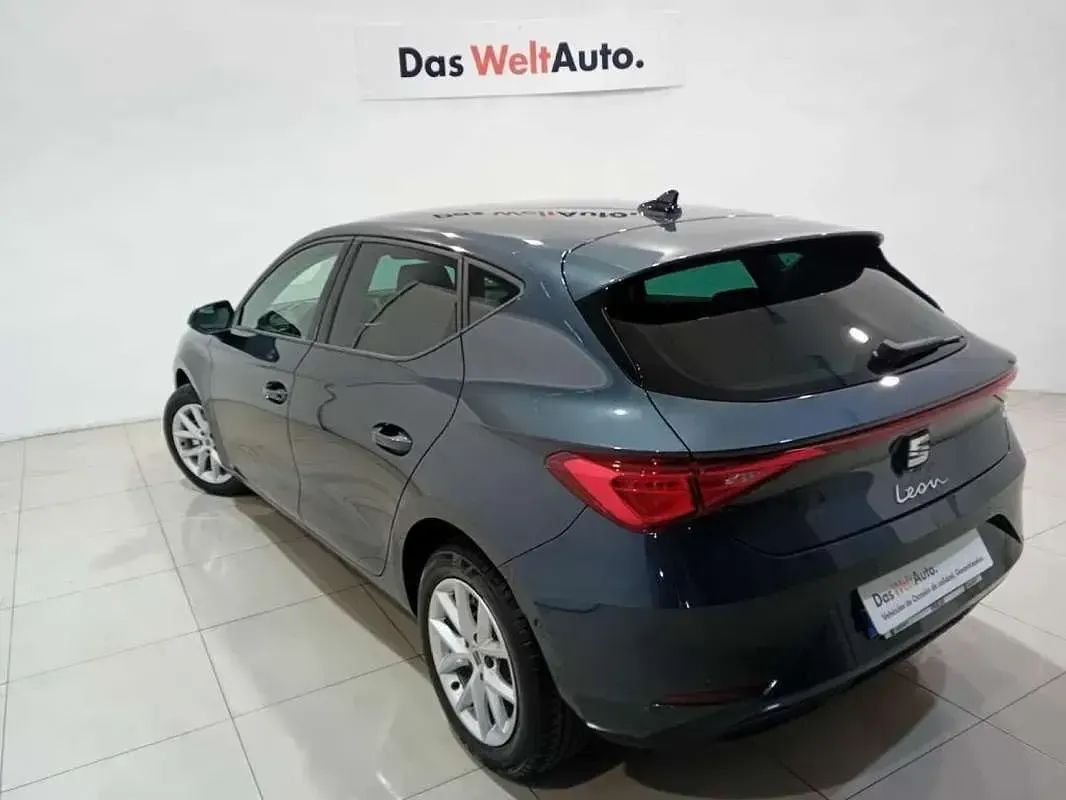 Usado Seat Leon ST FR 116 CV (85 kW) 2024 Gris Familiar