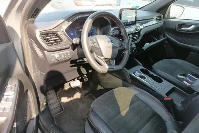 Usado Ford Kuga ST-Line X 226 CV (166 kW) 2023 Gris SUV