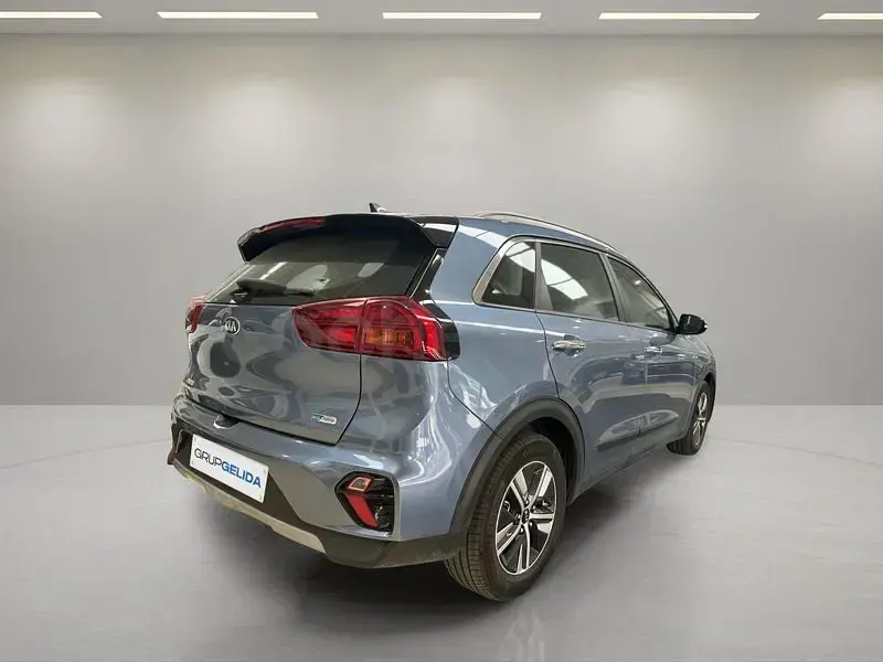Usado Kia Niro 141 CV (103 kW) 2021 Gris / plata SUV