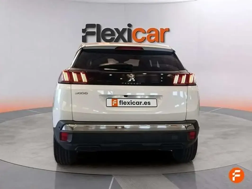 Usado Peugeot 3008 Active 131 CV (96 kW) 2021 Blanco SUV