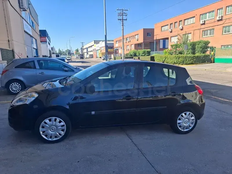Usado Renault Clio IV 75 CV (55 kW) 2012 Negro Berlina