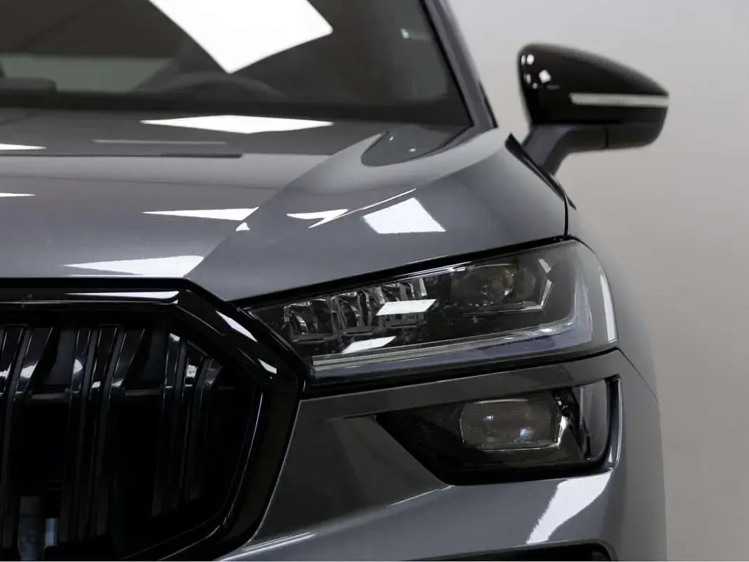 Usado Skoda Kodiaq SportLine 193 CV (141 kW) 2025 Gris SUV