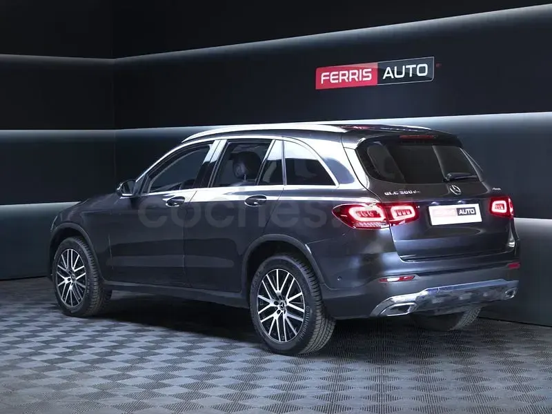 Usado Mercedes GLC300e 306 CV (225 kW) 2022 Gris / plata SUV