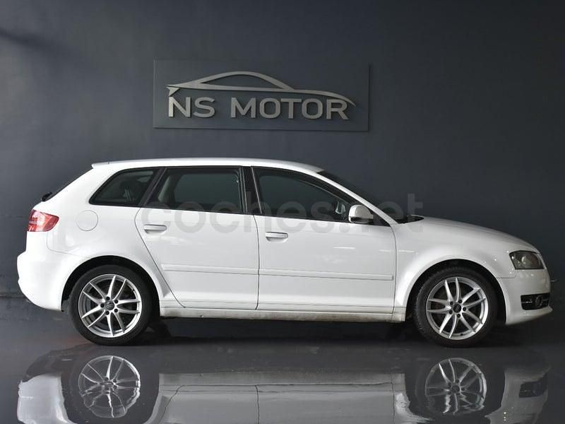 Usado Audi A3 Attraction 105 CV (77 kW) 2012 Blanco Utilitario