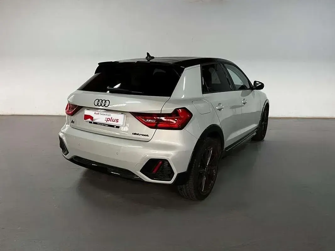 Usado Audi A1 Black Edition 110 CV (80 kW) 2023 Gris SUV