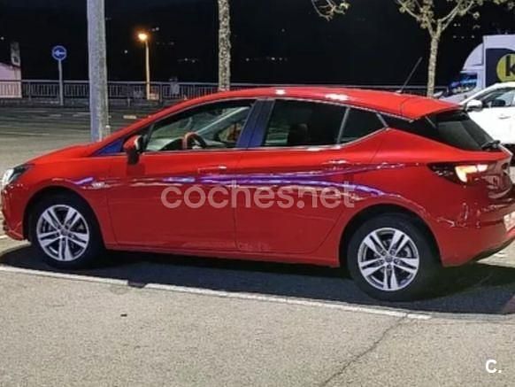 Usado Opel Astra Dynamic 110 CV (80 kW) 2018 Rojo Berlina