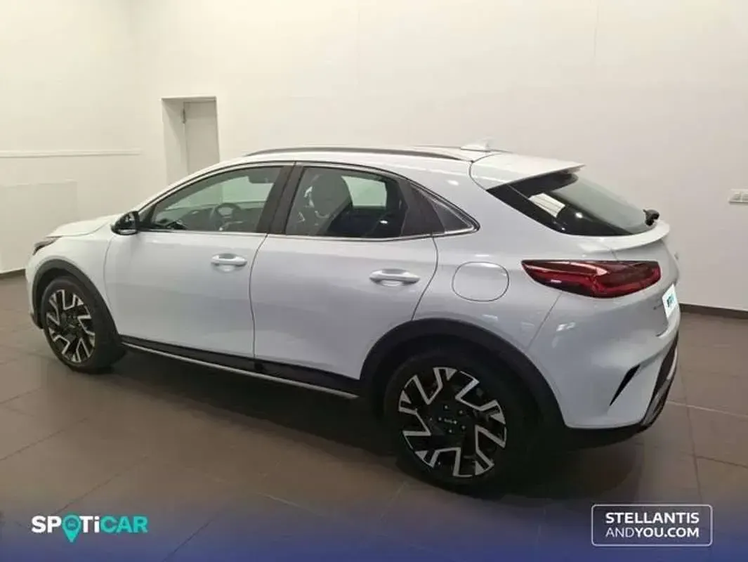 Usado Kia XCeed 101 CV (74 kW) 2024 Blanco SUV