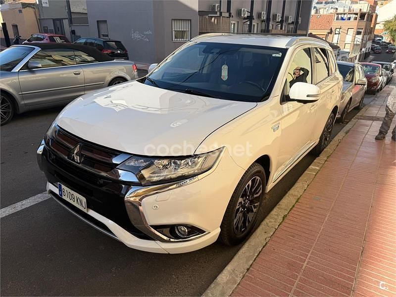 Blanco Usado 2018 Mitsubishi Outlander P-HEV SUV | 15.990 € (Precio justo) - Imagen 1/4