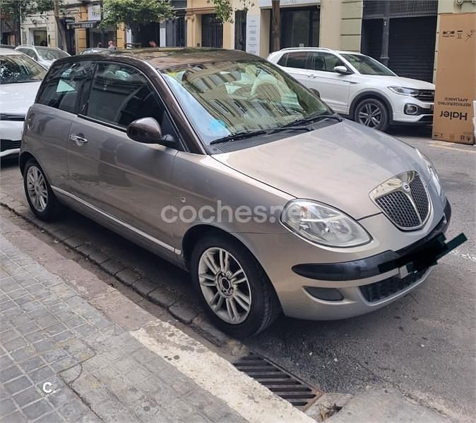 Gris / plata Usado 2010 Lancia Ypsilon Utilitario | 3900 € (Precio justo) - Imagen 1/4