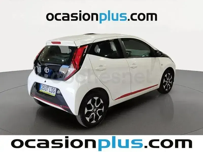 Usado Toyota Aygo X-play 72 CV (52 kW) 2019 Blanco Utilitario