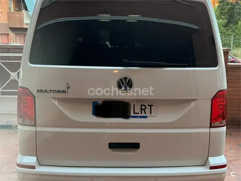 Usado VW Multivan 110 CV (80 kW) 2021 Blanco Monovolumen