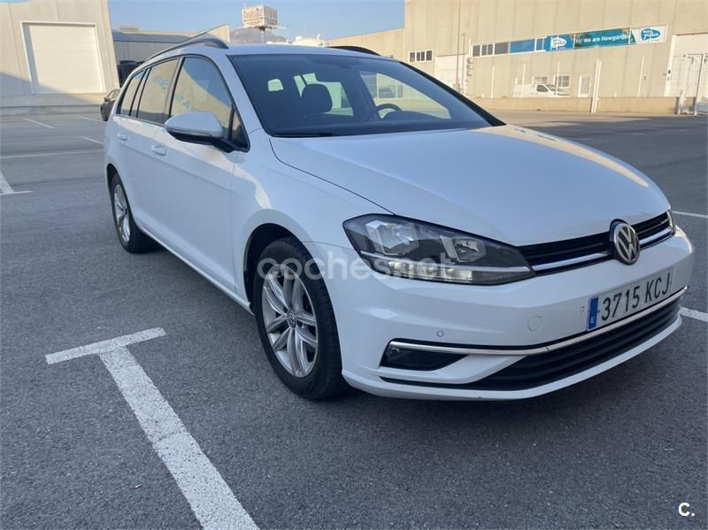 Blanco Usado 2017 VW Golf VII Advance Familiar | 13.700 € (Precio justo) - Imagen 1/4
