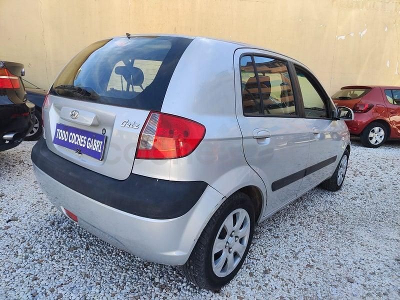 Usado Hyundai Getz 97 CV (71 kW) 2007 Gris / plata Utilitario