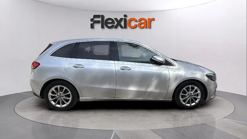 Usado Mercedes B180 117 CV (86 kW) 2020 Gris Monovolumen