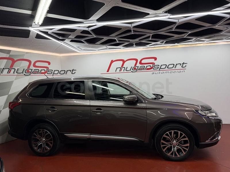 Usado Mitsubishi Outlander Motion 150 CV (110 kW) 2016 Gris / plata SUV