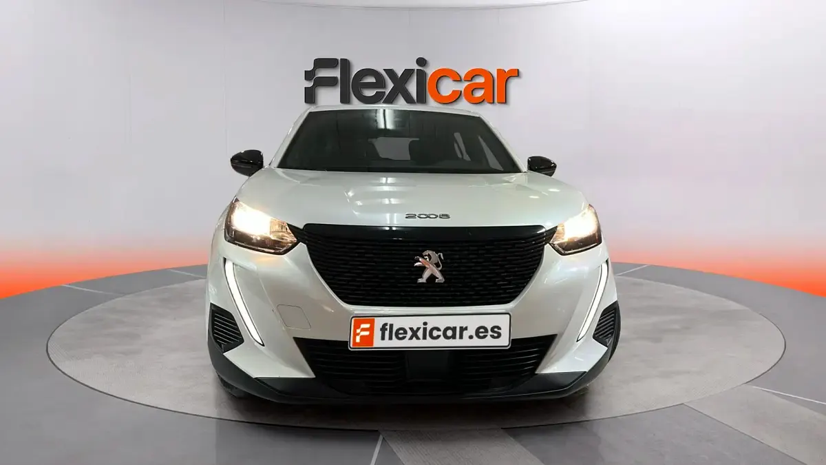 Usado Peugeot 2008 Active 100 CV (73 kW) 2023 Blanco SUV