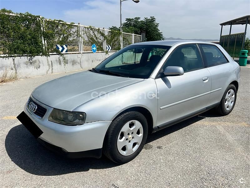 Gris / plata Usado 2001 Audi A3 Ambition Berlina | 1900 € (Super precio) - Imagen 1/4