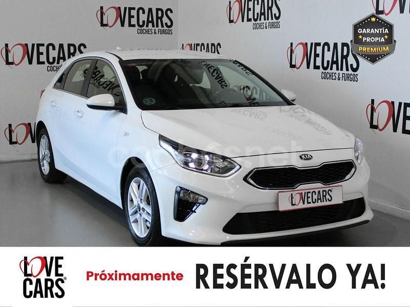 Blanco Usado 2021 Kia Ceed Berlina | 15.700 € (Un poco caro) - Imagen 1/1