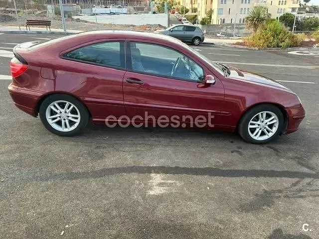 Usado Mercedes C200 163 CV (119 kW) 2002 Rojo Berlina