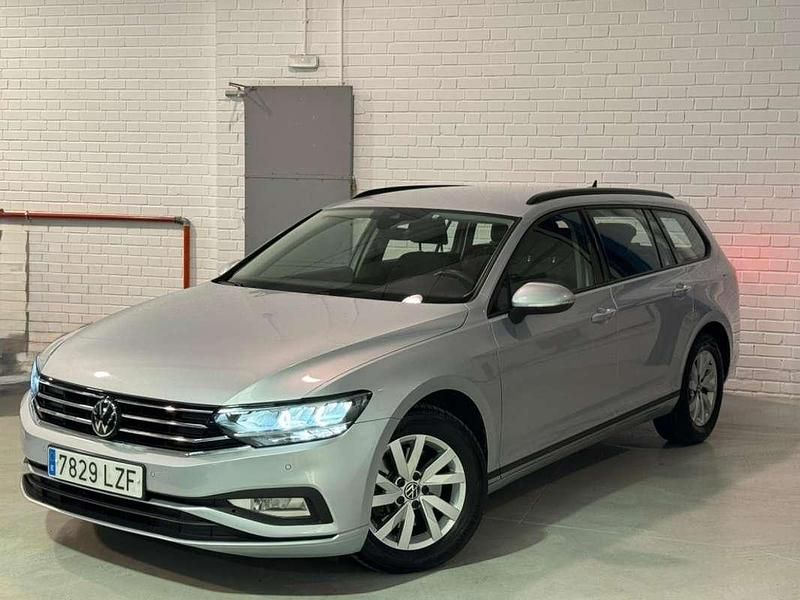Usado VW Passat Business 122 CV (89 kW) 2022 Gris Familiar