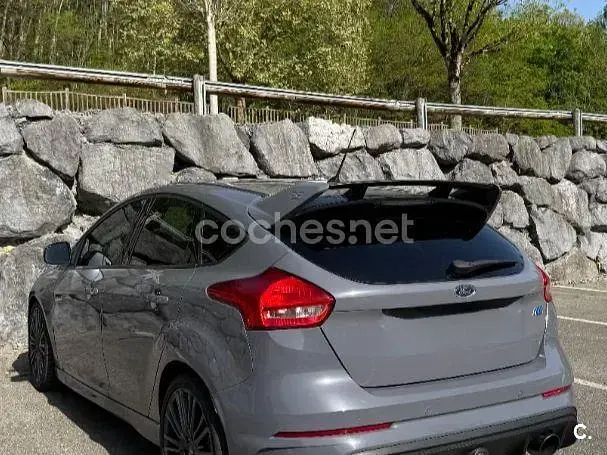Usado Ford Focus RS 350 CV (257 kW) 2016 Gris / plata Berlina