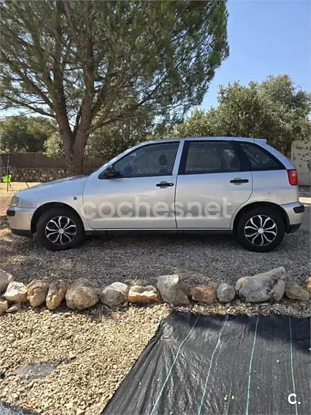 Usado Seat Ibiza Stella 60 CV (44 kW) 2000 Gris / plata Utilitario