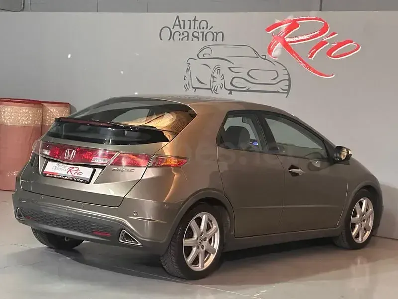 Usado Honda Civic Executive 140 CV (102 kW) 2008 Beige Berlina