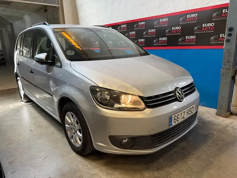 Usado VW Touran Edition 105 CV (77 kW) 2014 Gris / plata Monovolumen