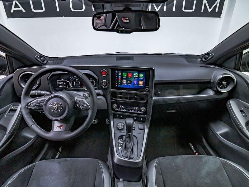 Usado Toyota Yaris 276 CV (202 kW) 2024 Gris / plata Utilitario