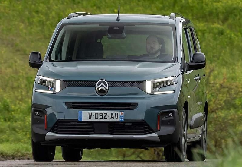 Usado Citroën Berlingo 102 CV (75 kW) 2024 Rojo Monovolumen