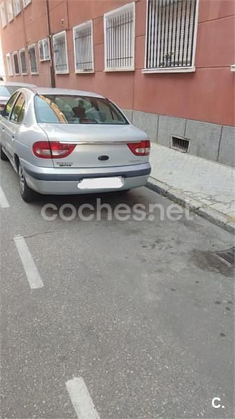Gris / plata Usado 2000 Renault Mégane Berlina | 2900 € (Precio justo) - Imagen 1/4