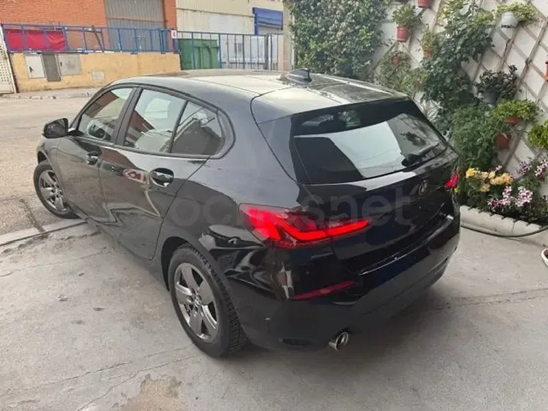 Usado BMW 118 136 CV (100 kW) 2022 Negro Utilitario
