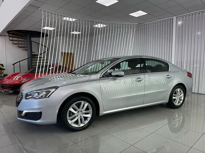 Usado Peugeot 508 Active 120 CV (88 kW) 2017 Gris / plata Berlina
