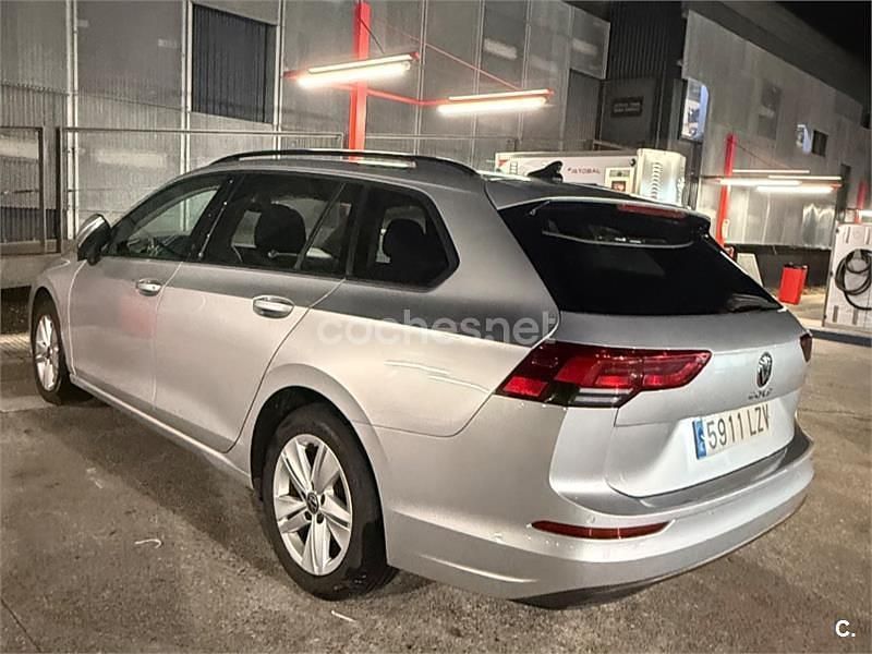 Usado VW Golf VIII 115 CV (84 kW) 2021 Gris / plata Familiar
