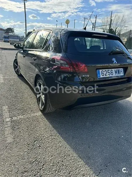 Usado Peugeot 308 Allure 130 CV (95 kW) 2021 Negro Berlina